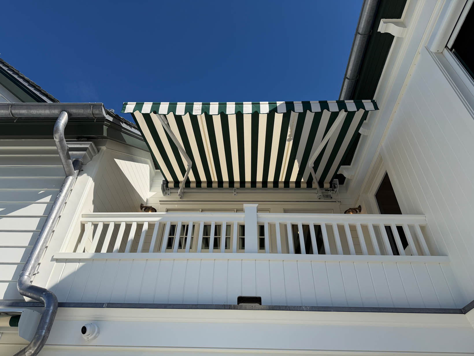 Outdoor patio awning