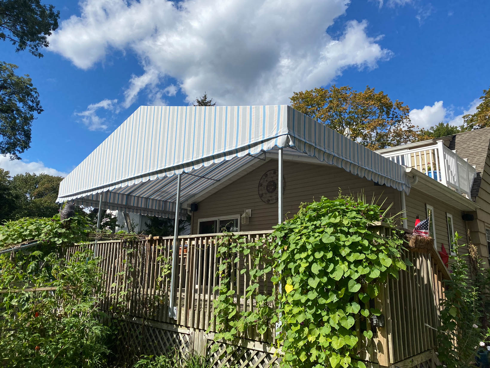 Retractable awning deck
